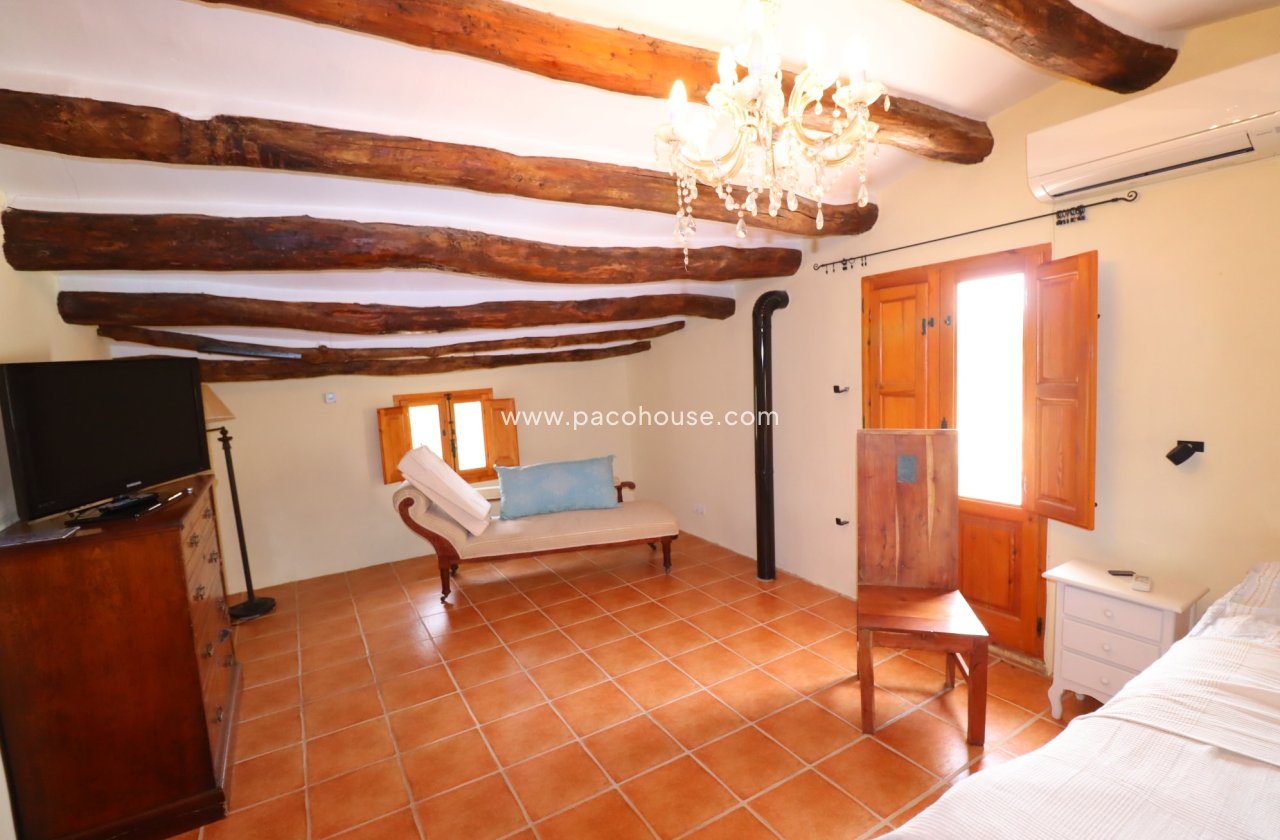 Resale - Cortijo -
Velez-Rubio