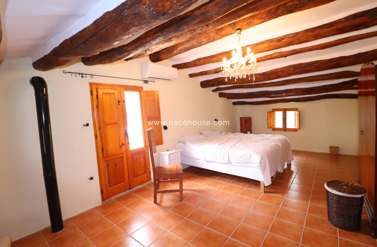 Resale - Cortijo -
Velez-Rubio
