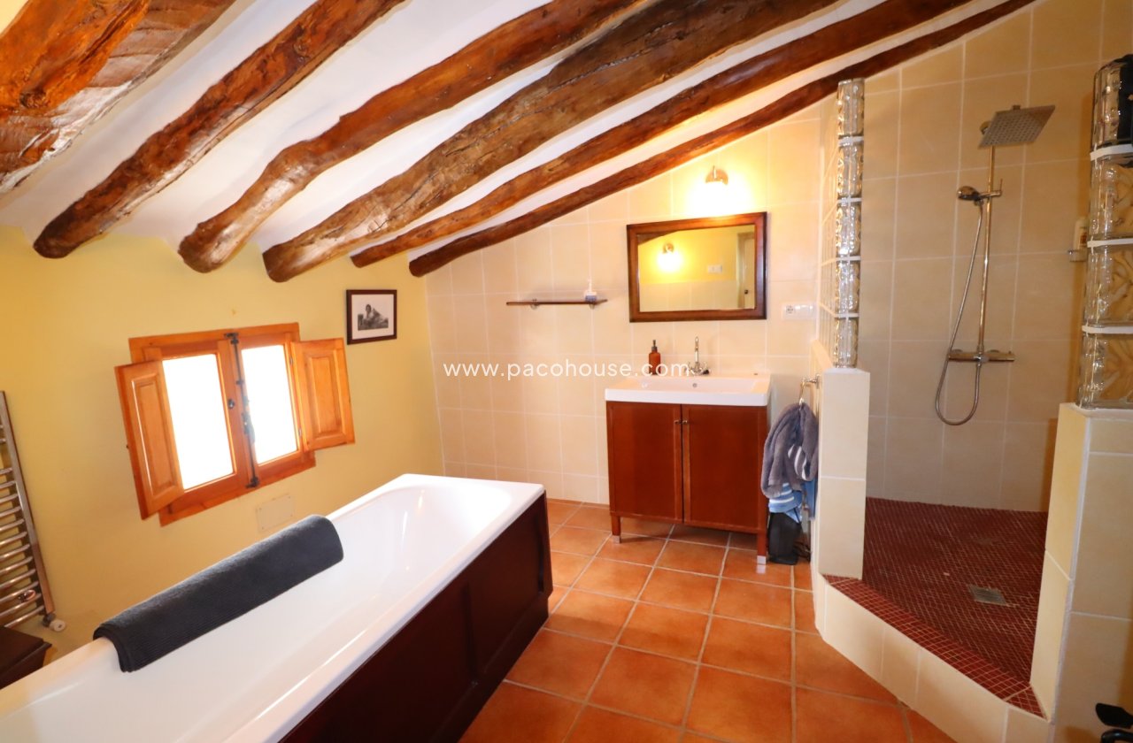 Resale - Cortijo -
Velez-Rubio