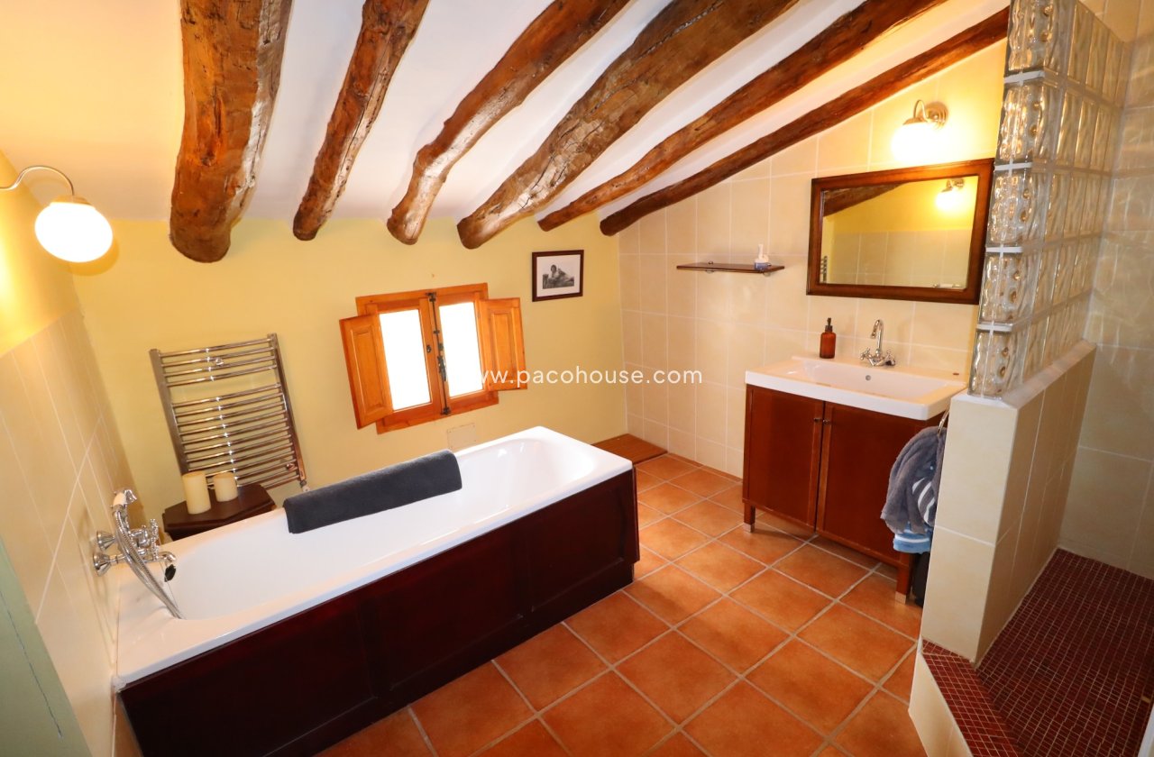 Resale - Cortijo -
Velez-Rubio