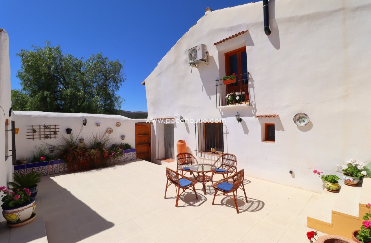 Resale - Cortijo -
Velez-Rubio