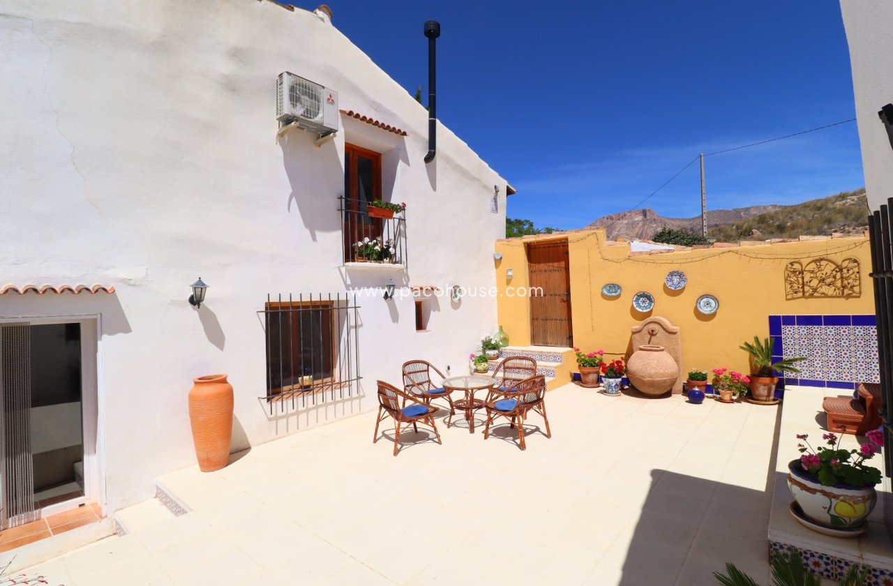 Resale - Cortijo -
Velez-Rubio