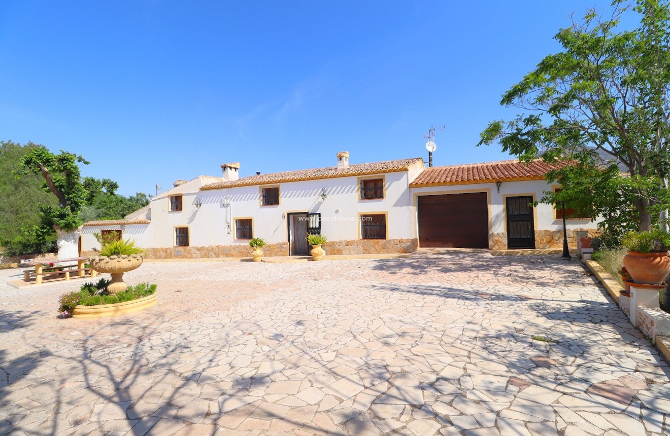 Resale - Cortijo -
Velez-Rubio