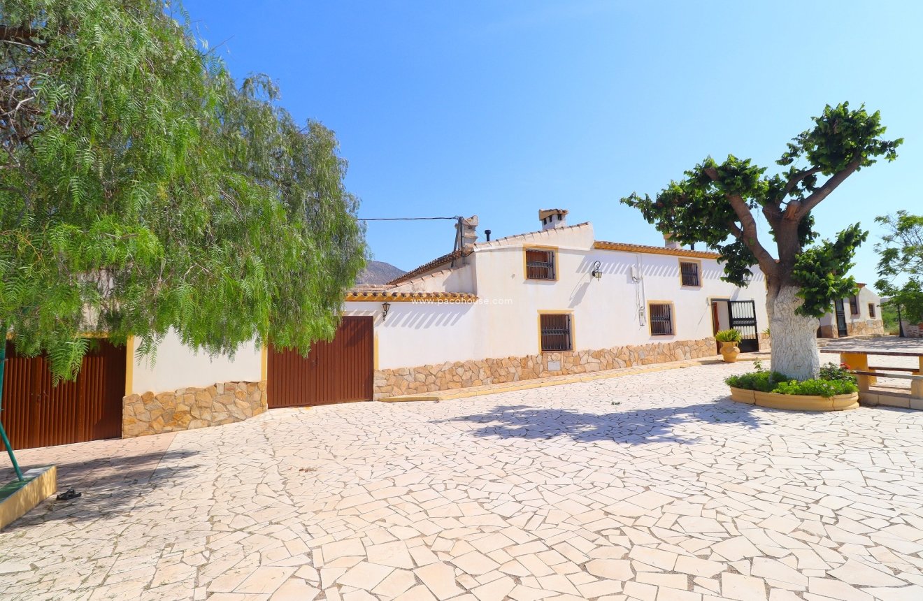 Resale - Cortijo -
Velez-Rubio