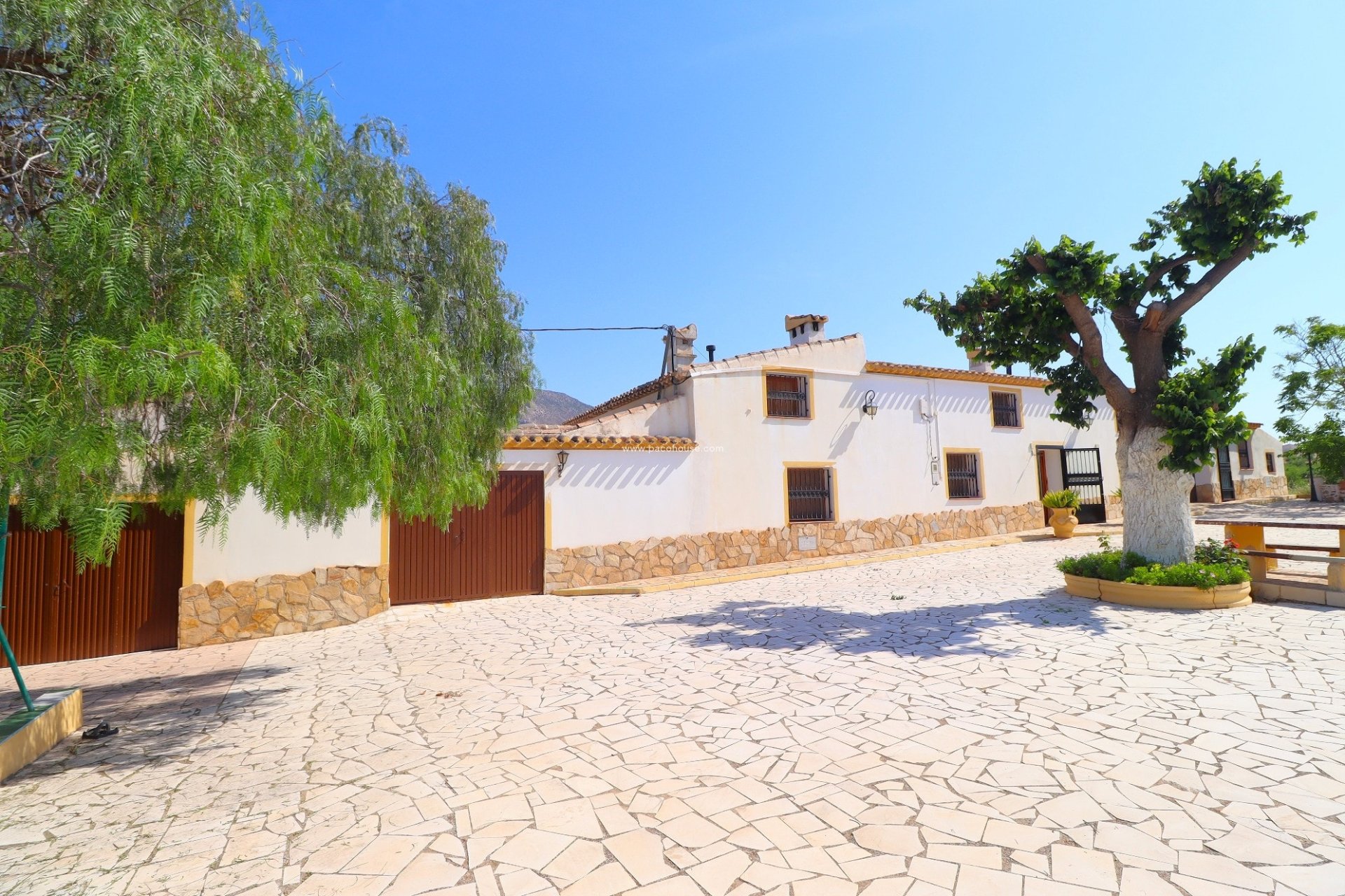 Resale - Cortijo -
Velez-Rubio