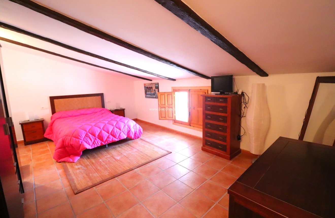 Resale - Cortijo -
Velez-Rubio