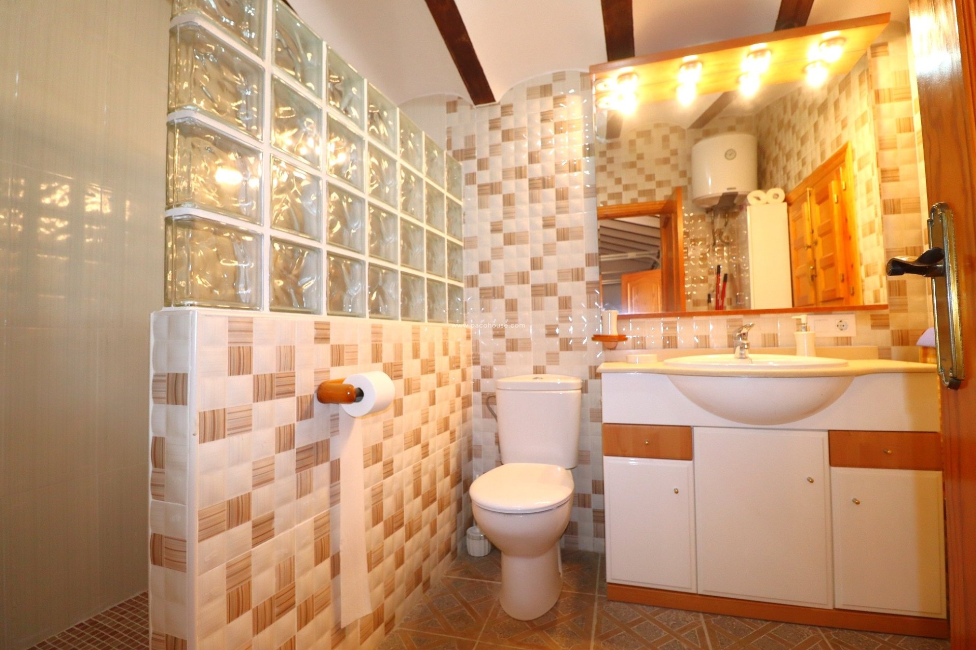 Resale - Cortijo -
Velez-Rubio