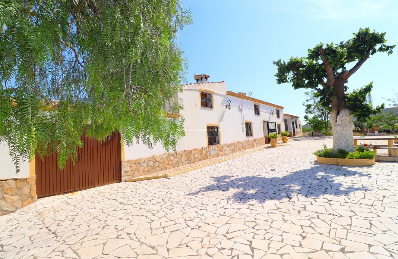 Resale - Cortijo -
Velez-Rubio