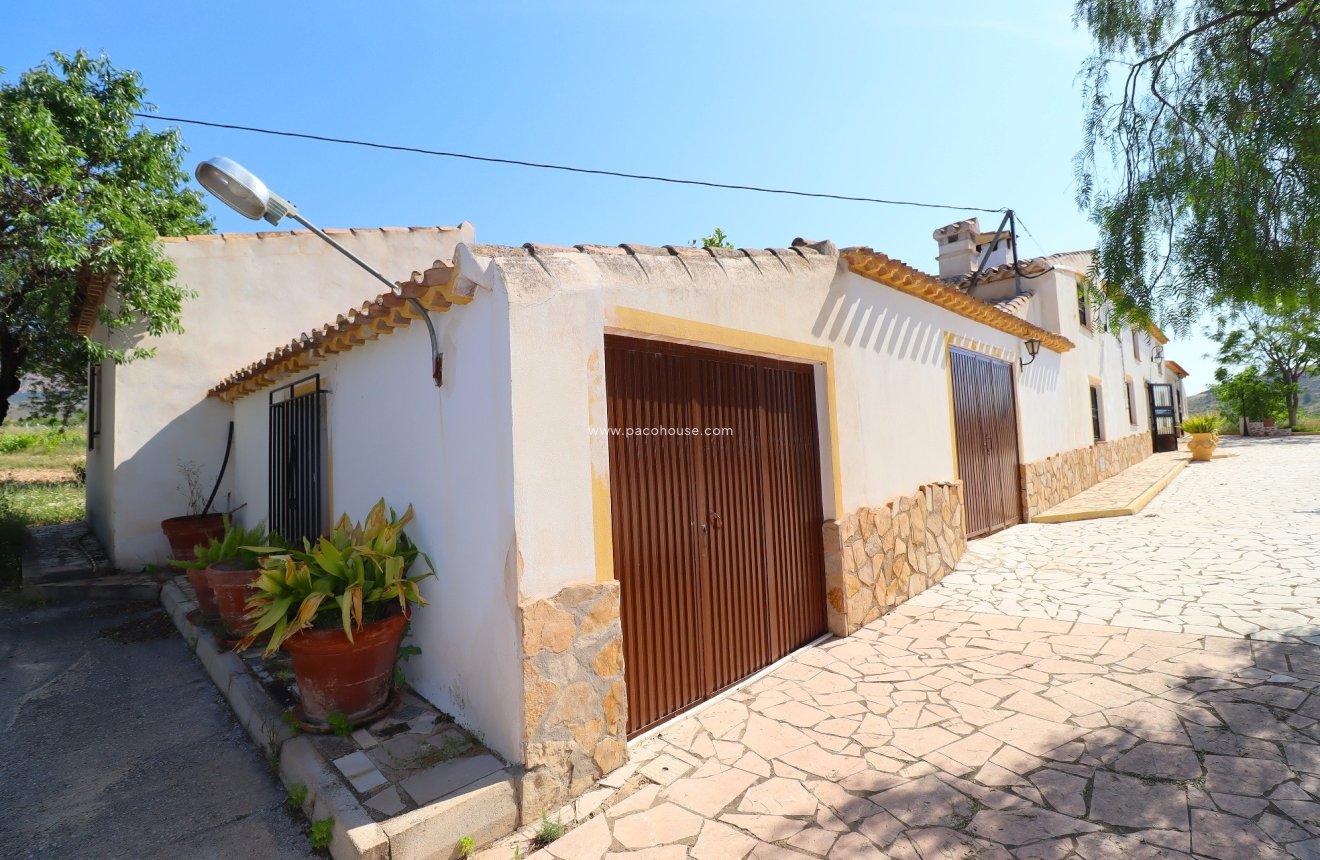 Resale - Cortijo -
Velez-Rubio