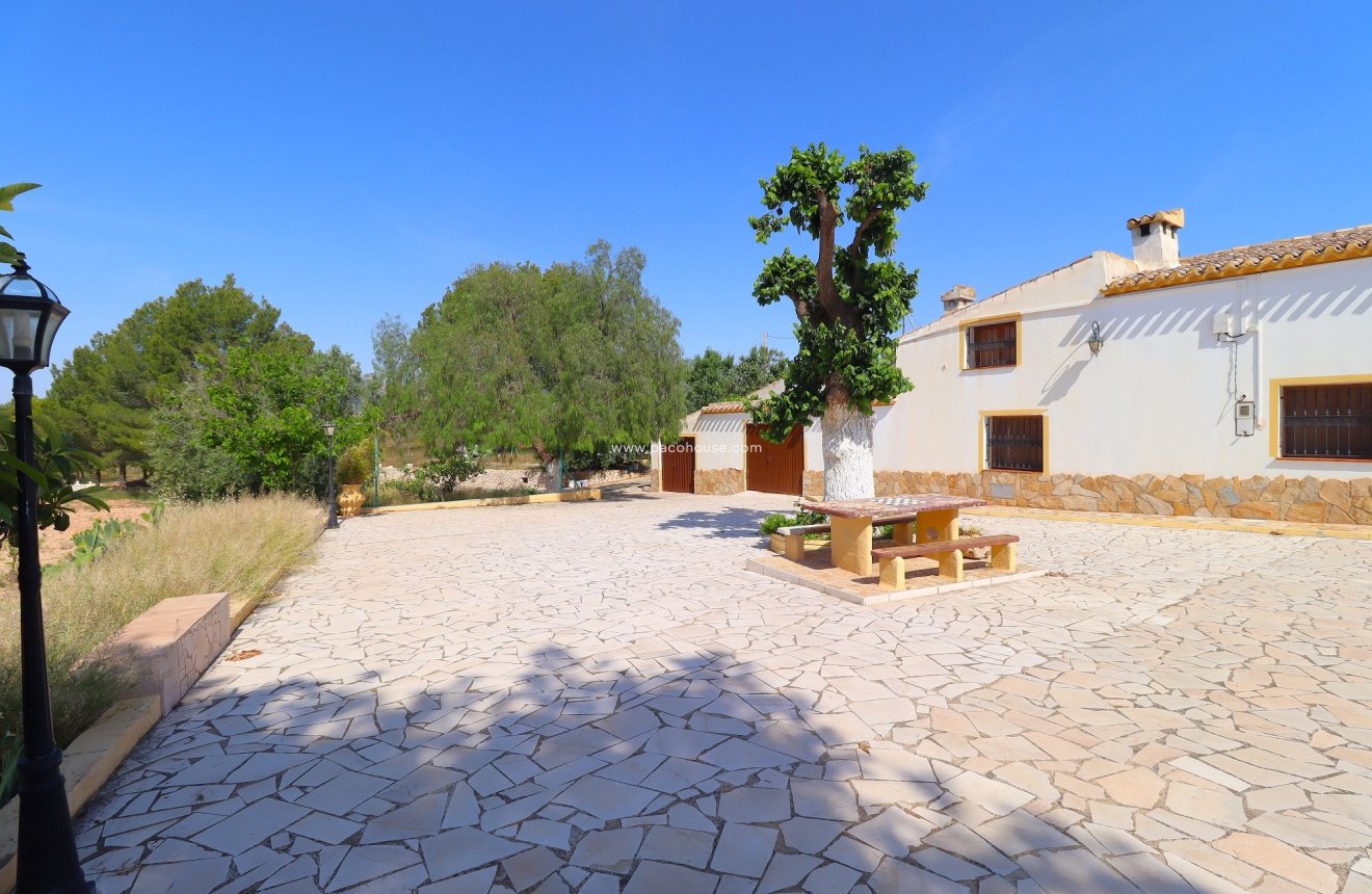 Resale - Cortijo -
Velez-Rubio