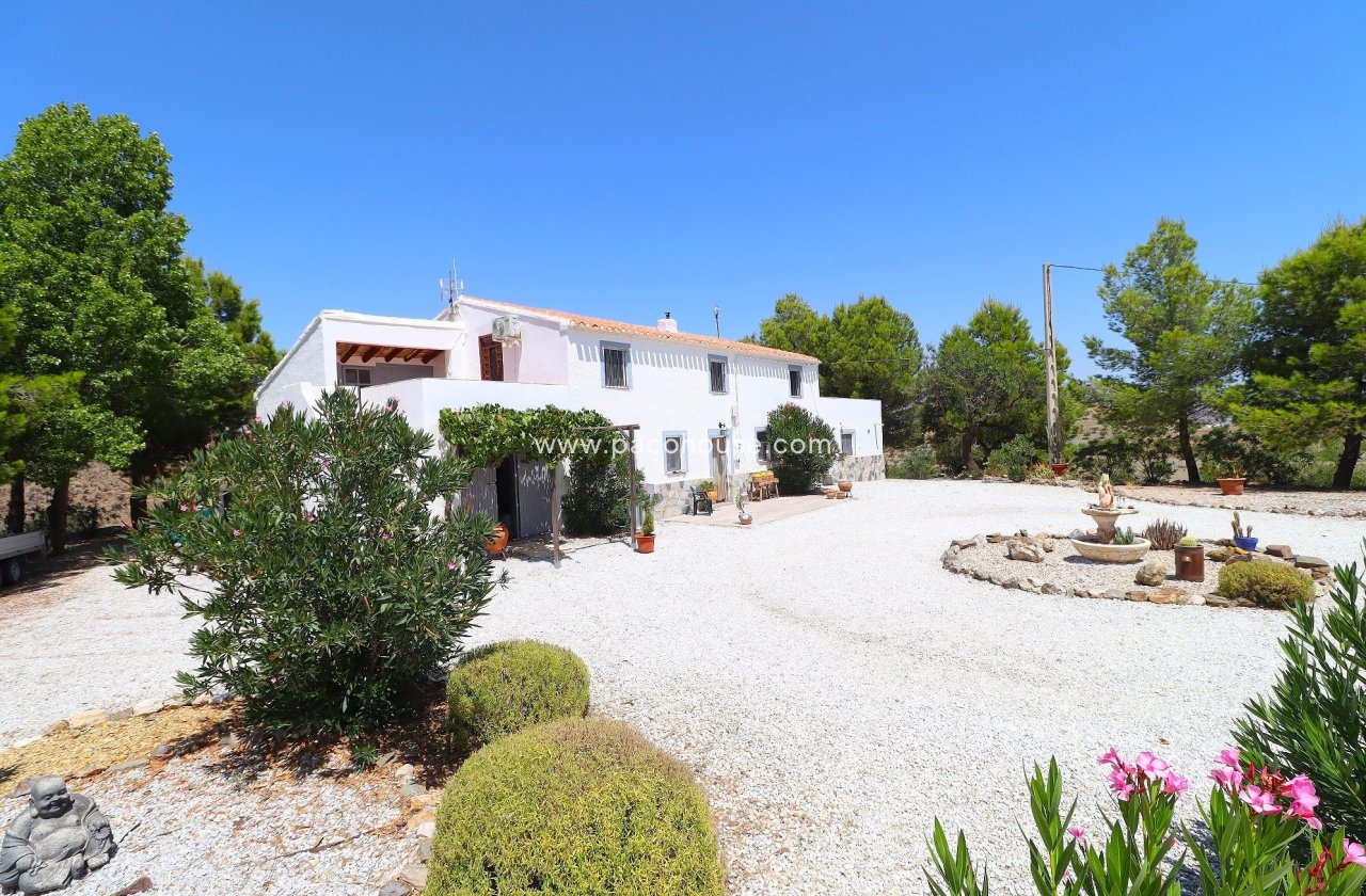 Resale - Cortijo -
Velez-Rubio