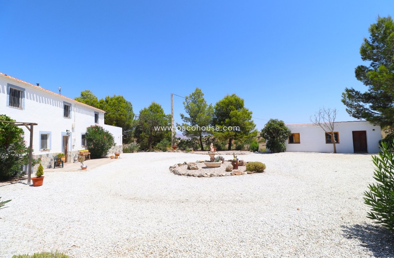 Resale - Cortijo -
Velez-Rubio