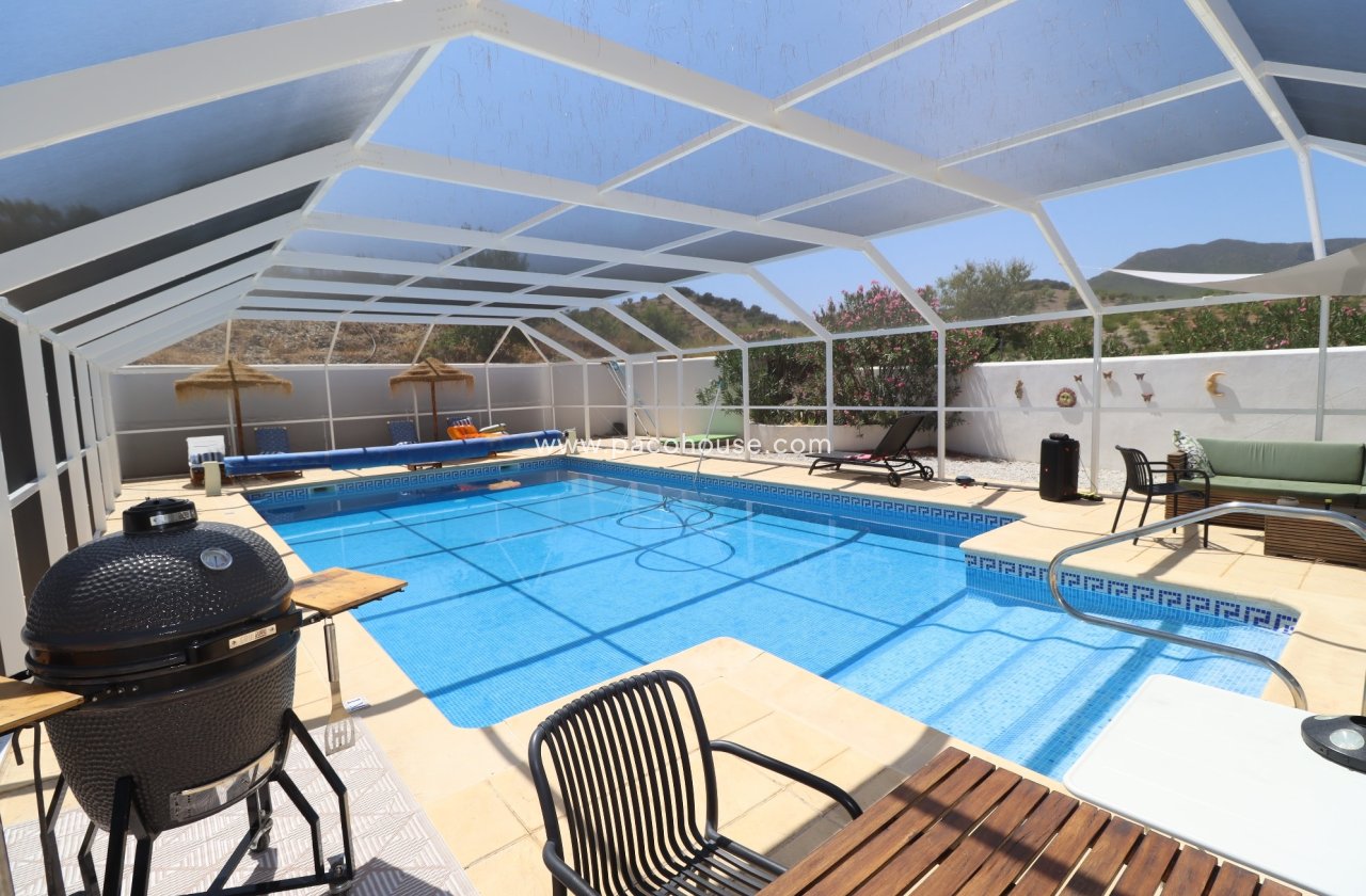 Resale - Cortijo -
Velez-Rubio