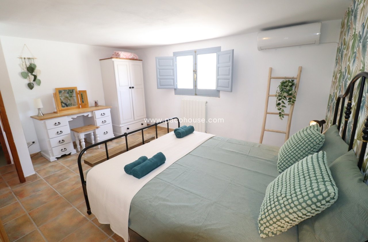 Resale - Cortijo -
Velez-Rubio