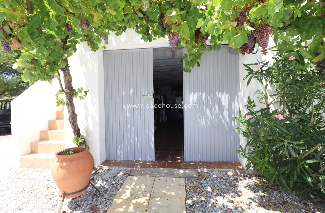 Resale - Cortijo -
Velez-Rubio