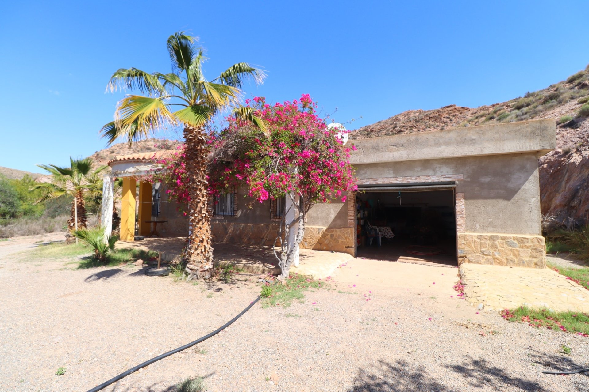 Resale - Country House -
Aguilas
