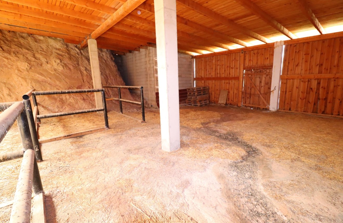 Resale - Country House -
Aguilas