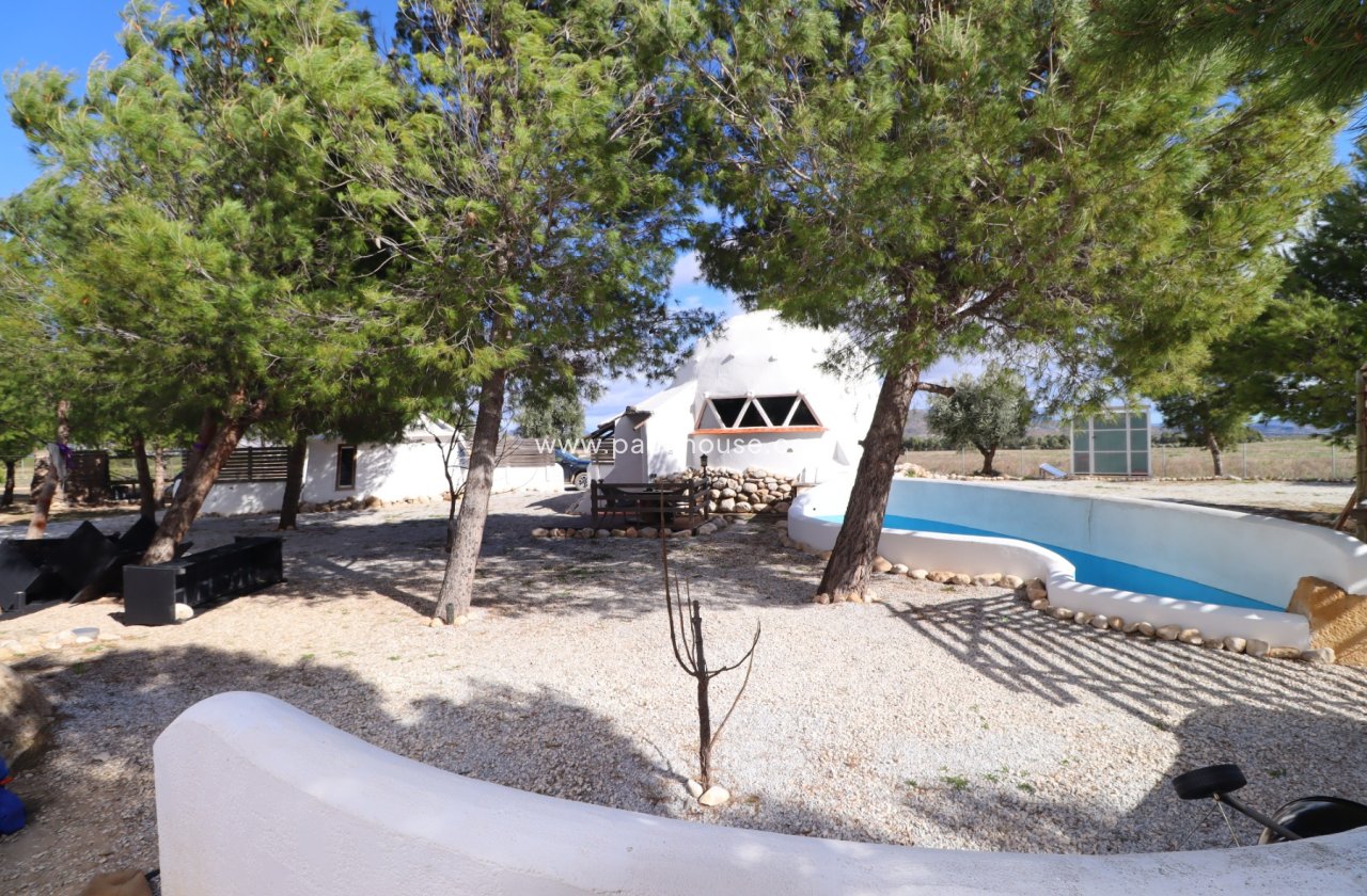 Resale - Country House -
La Parroquia