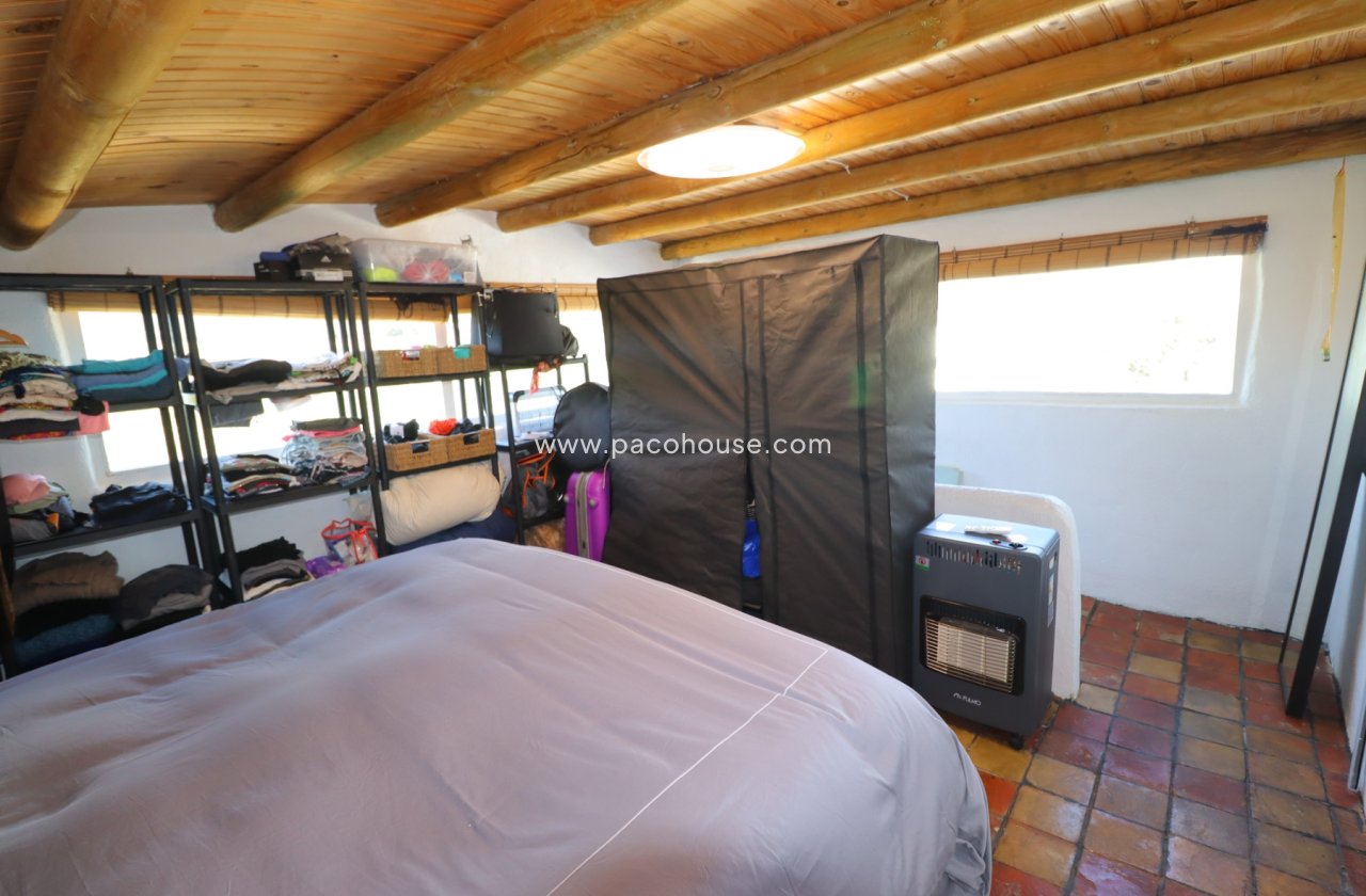 Resale - Country House -
La Parroquia