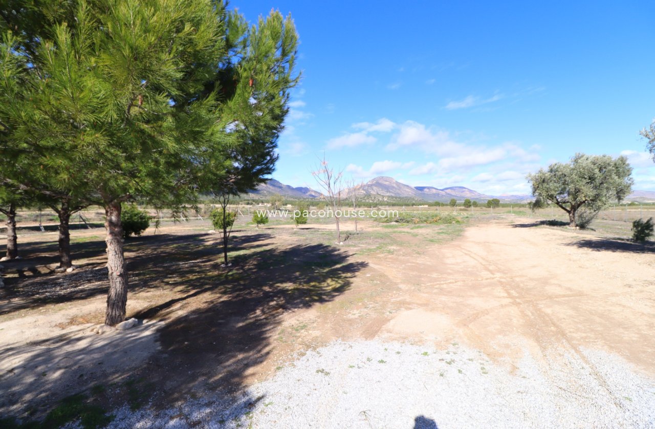 Resale - Country House -
La Parroquia