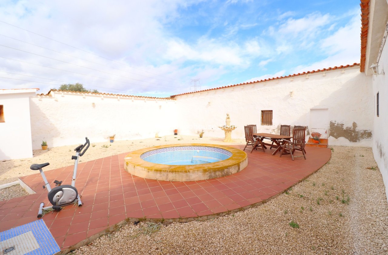 Resale - Country House -
Lorca