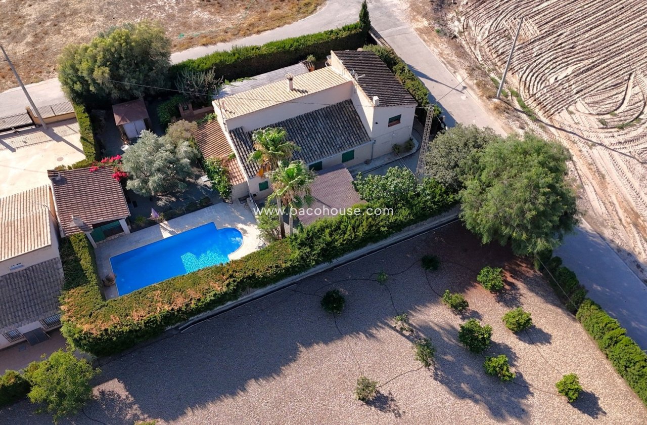 Resale - Country House -
Purias