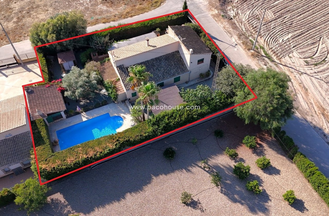 Resale - Country House -
Purias