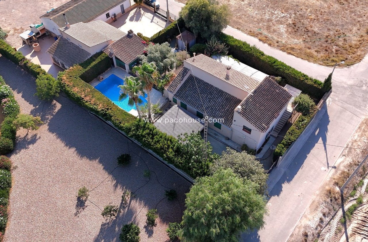 Resale - Country House -
Purias