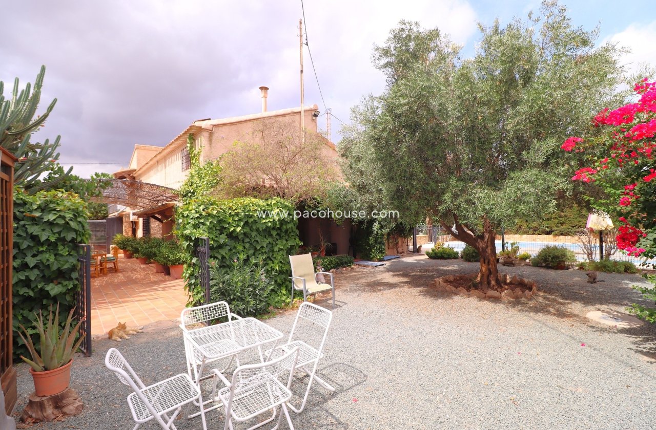 Resale - Country House -
Purias