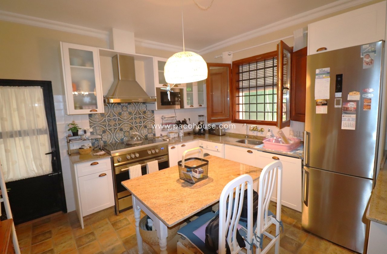 Resale - Country House -
Purias