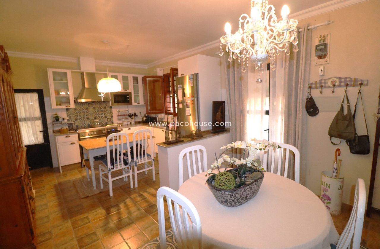 Resale - Country House -
Purias