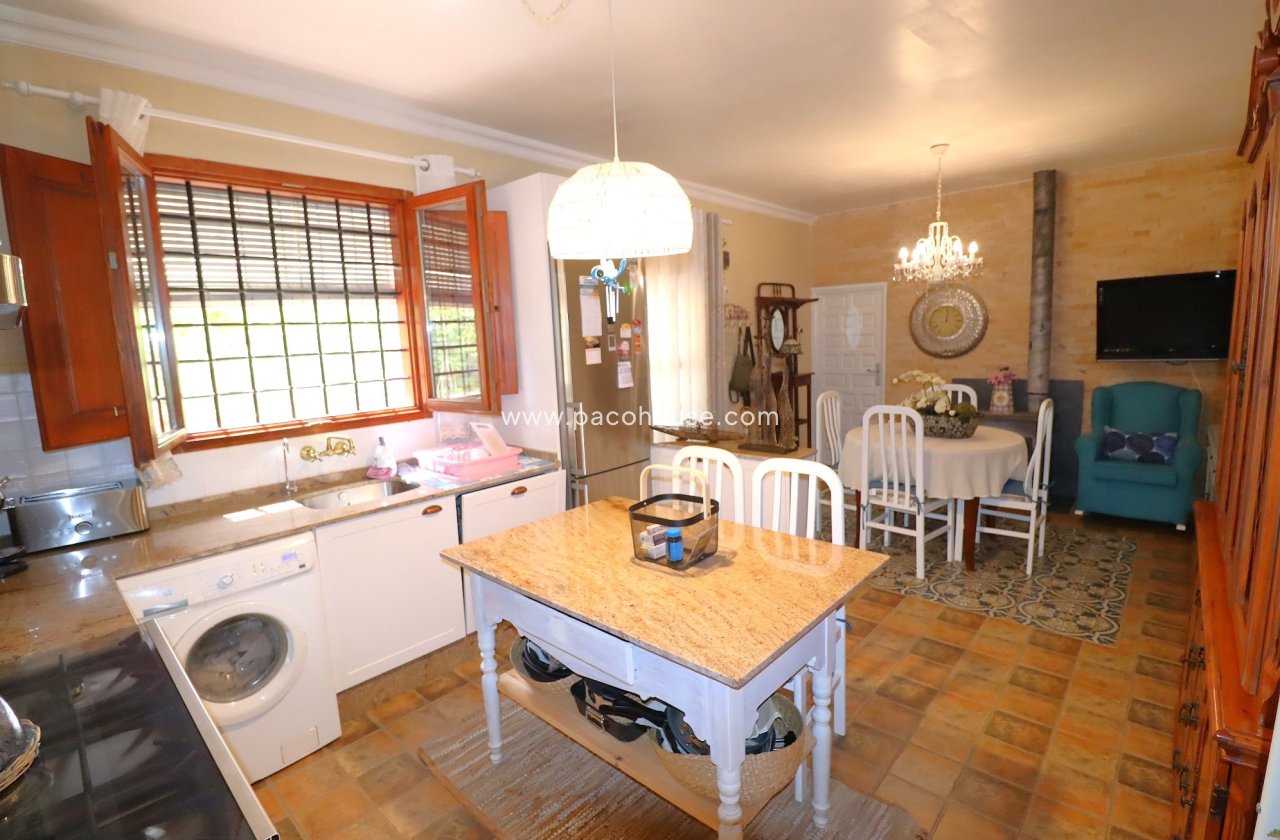 Resale - Country House -
Purias