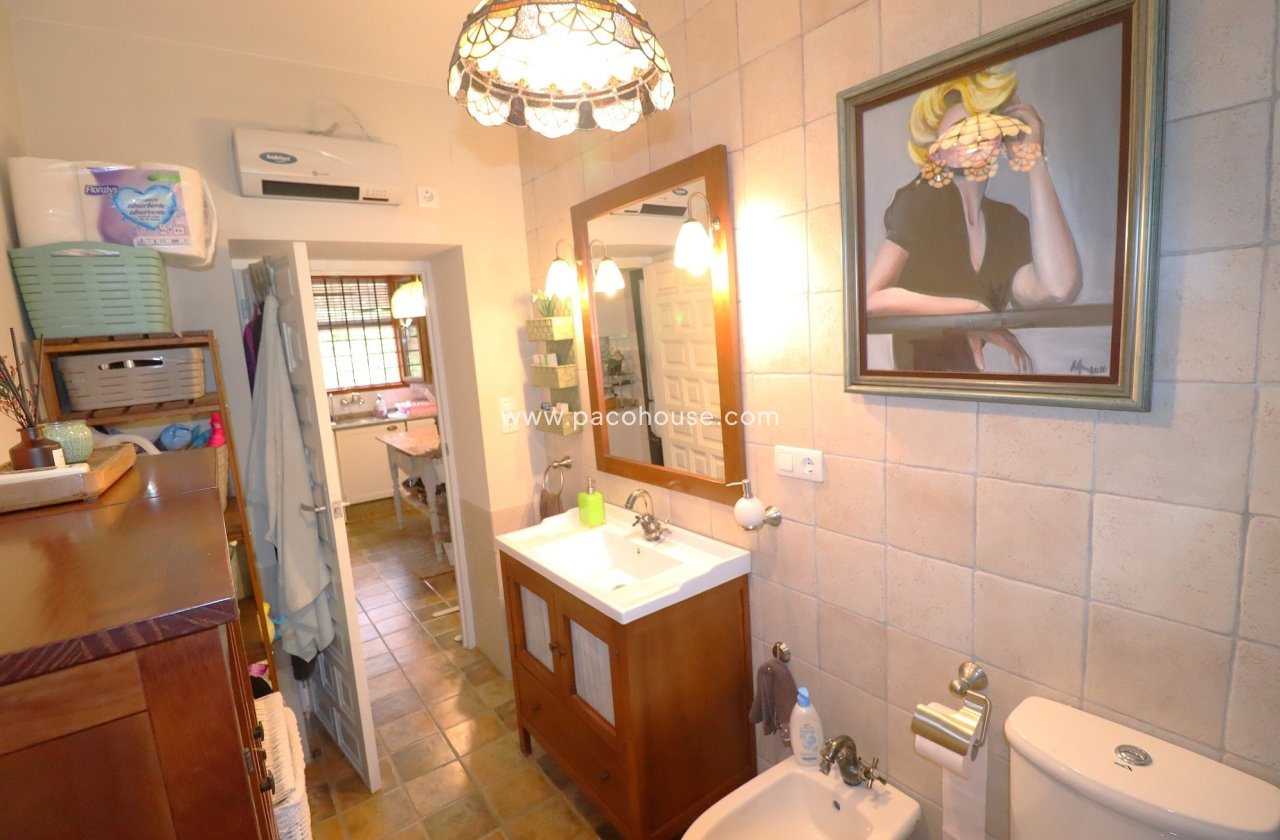 Resale - Country House -
Purias