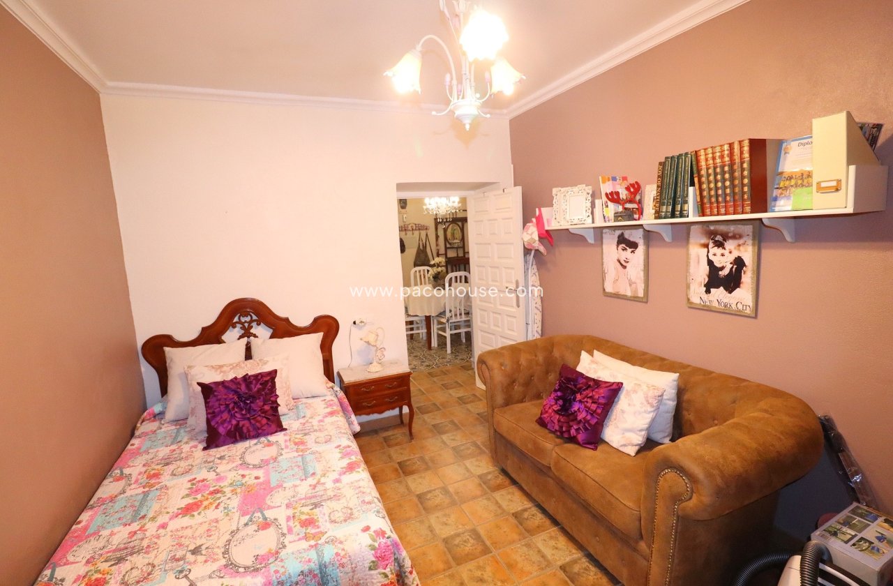 Resale - Country House -
Purias