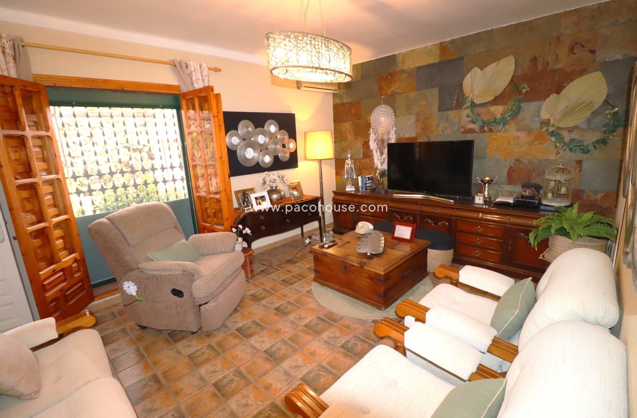 Resale - Country House -
Purias