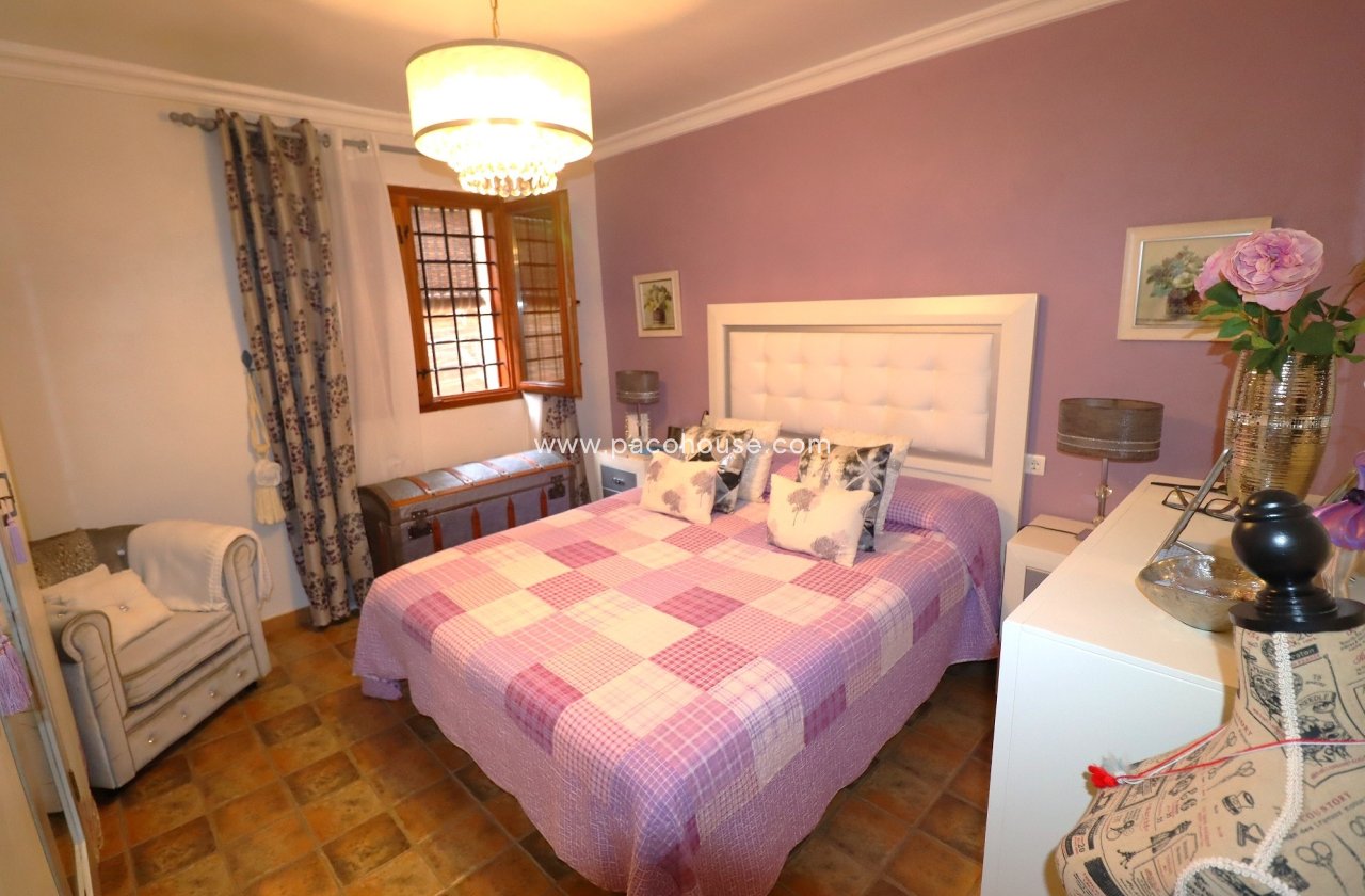 Resale - Country House -
Purias