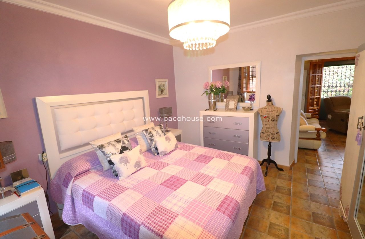 Resale - Country House -
Purias
