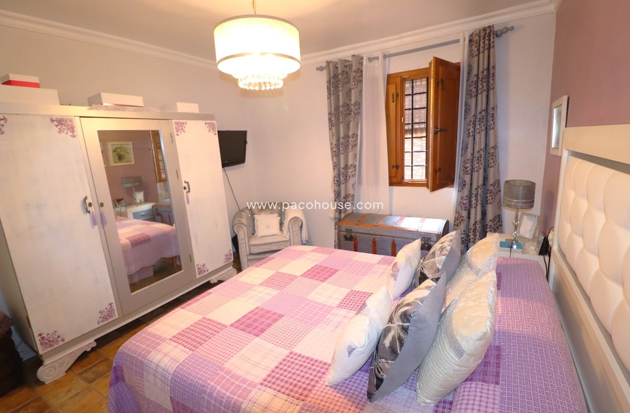 Resale - Country House -
Purias
