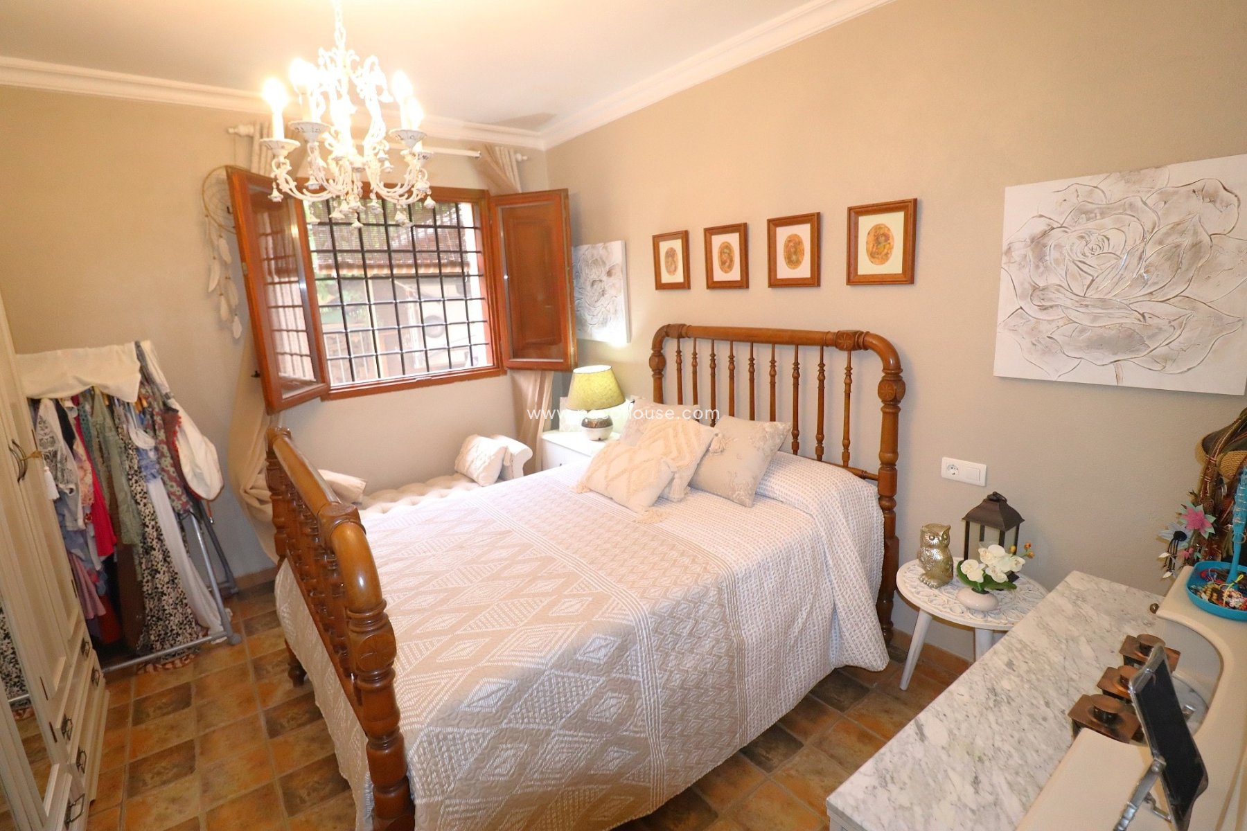 Resale - Country House -
Purias