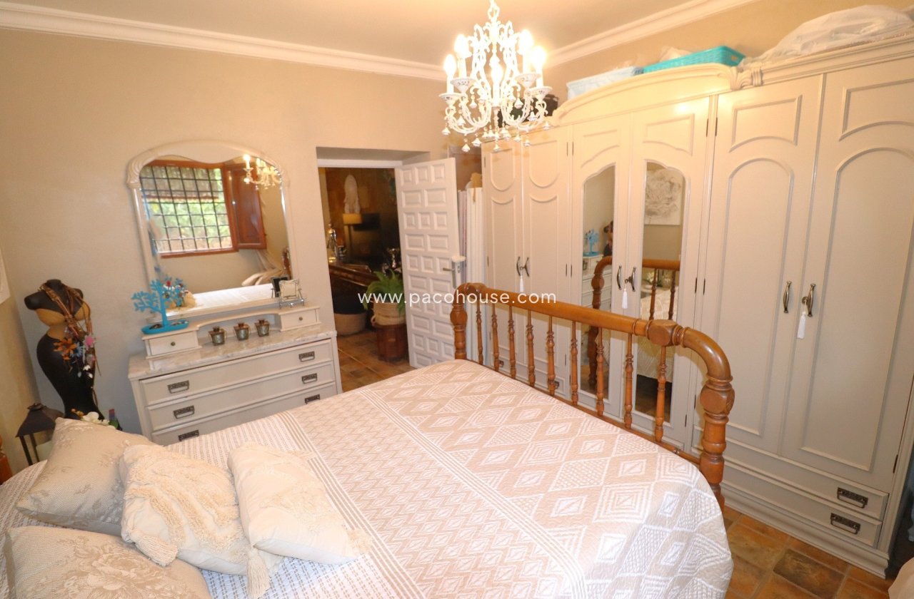 Resale - Country House -
Purias
