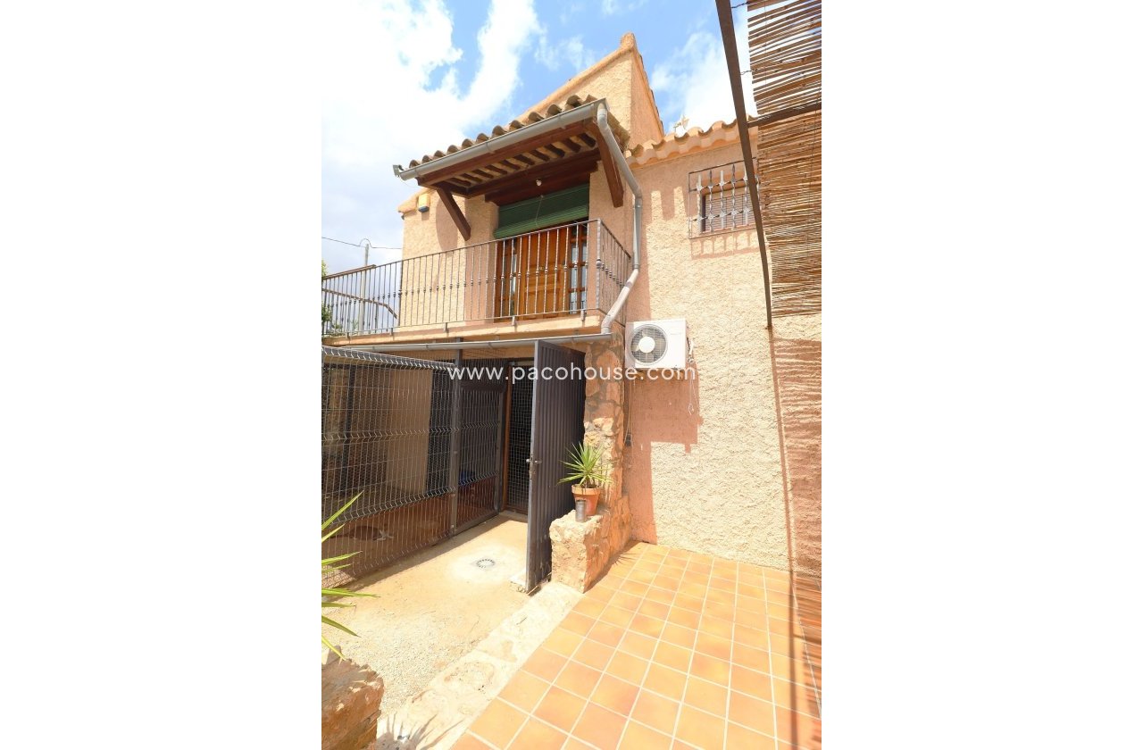 Resale - Country House -
Purias