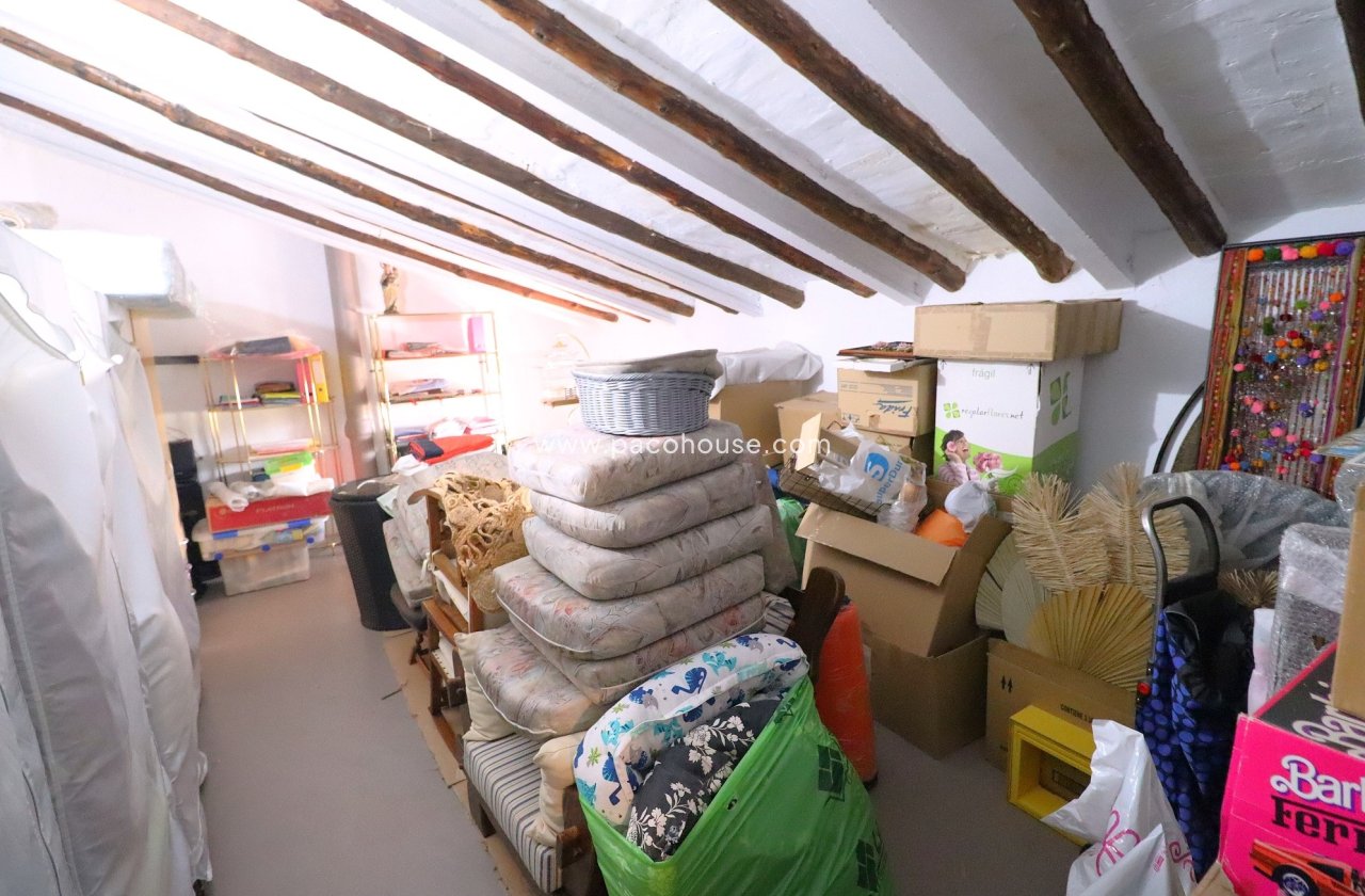 Resale - Country House -
Purias