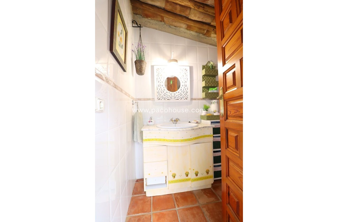 Resale - Country House -
Purias