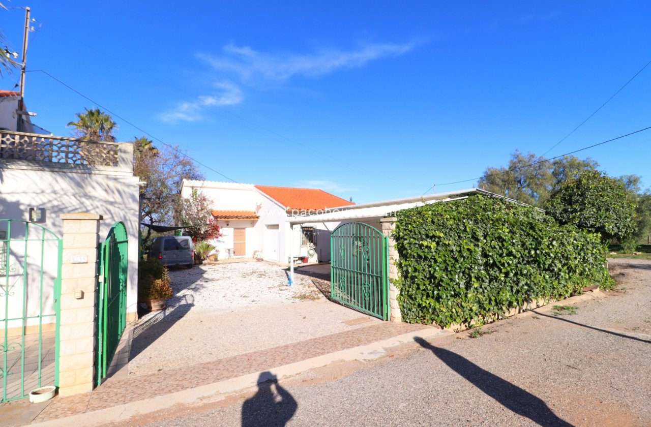 Resale - Country House -
Purias