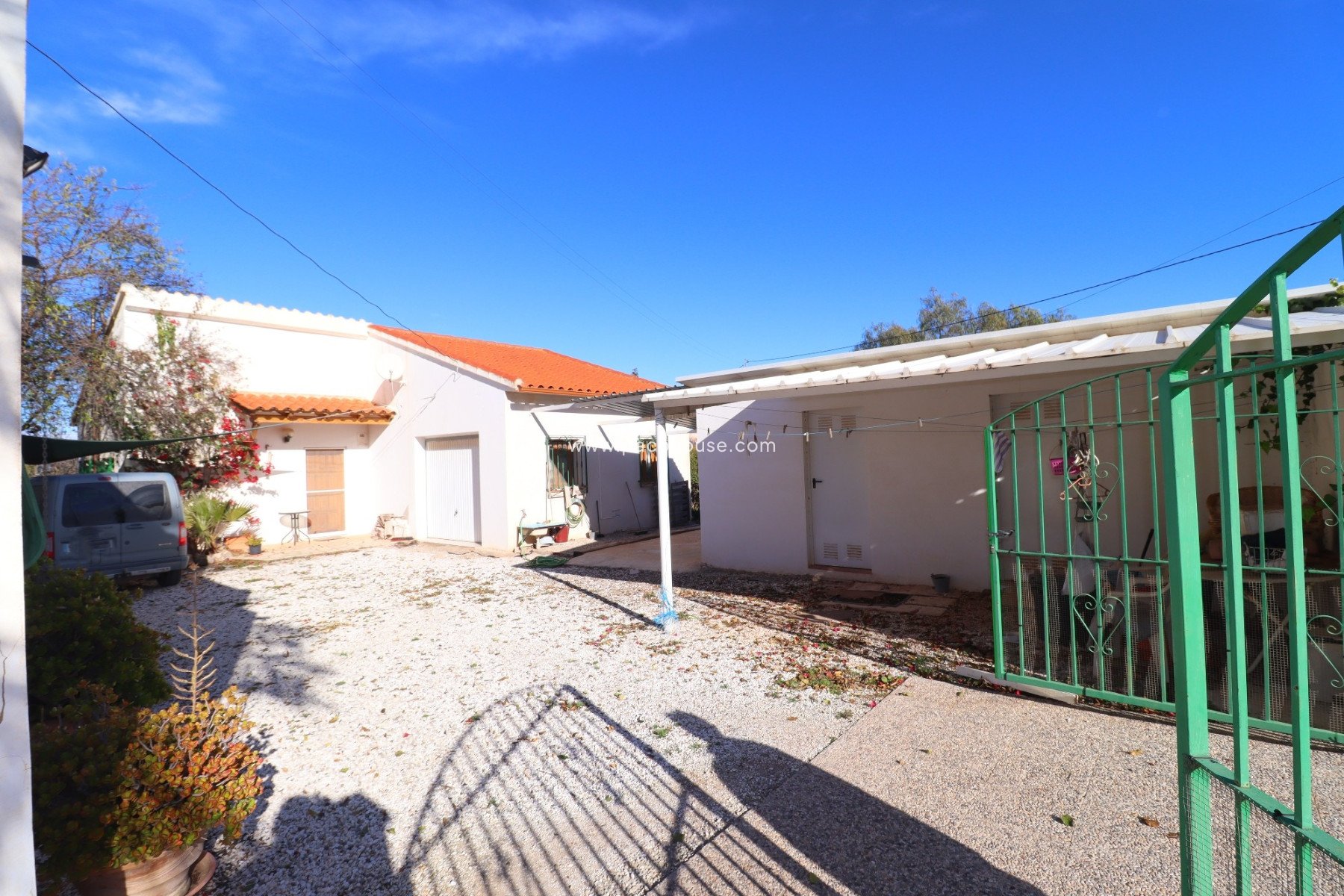 Resale - Country House -
Purias