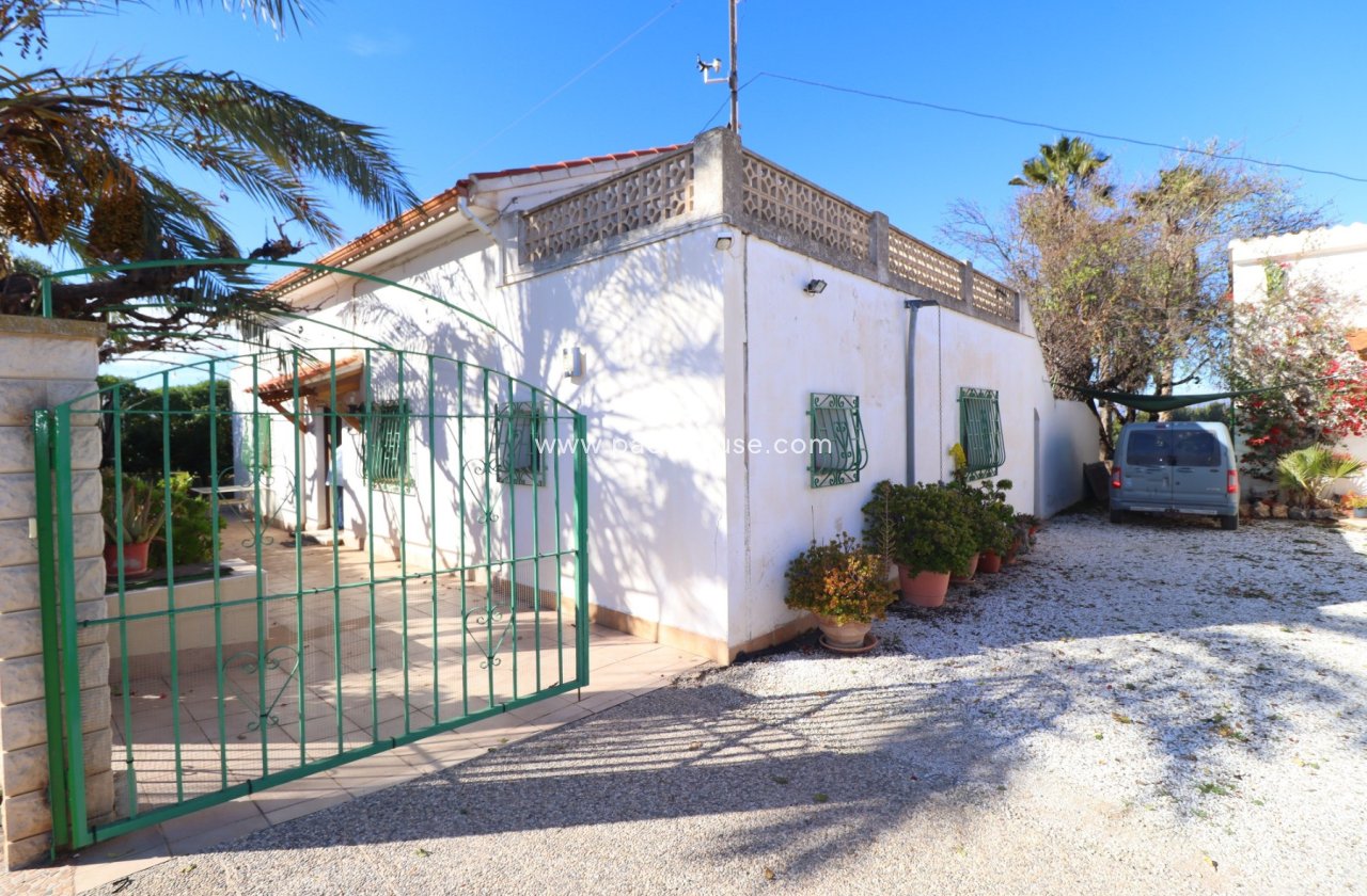 Resale - Country House -
Purias