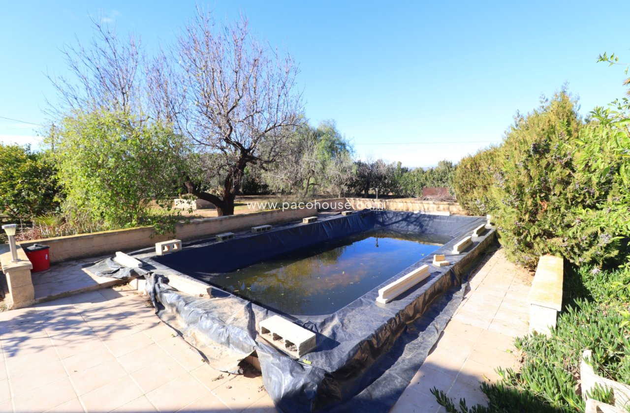 Resale - Country House -
Purias