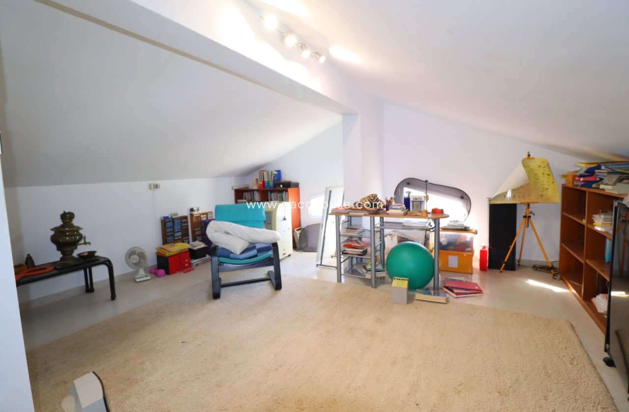 Resale - Country House -
Purias