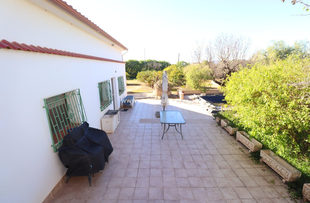 Resale - Country House -
Purias
