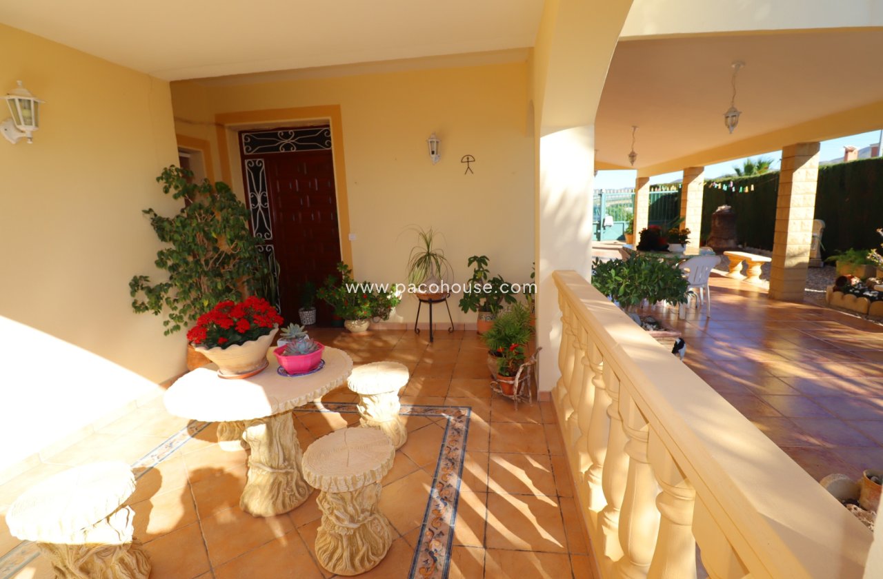 Resale - Country House -
Purias